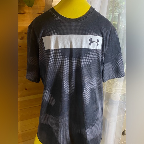 Men’s, Under Armor, Size M, graphic T-Shirt. Grey/black/white - Picture 1 of 3